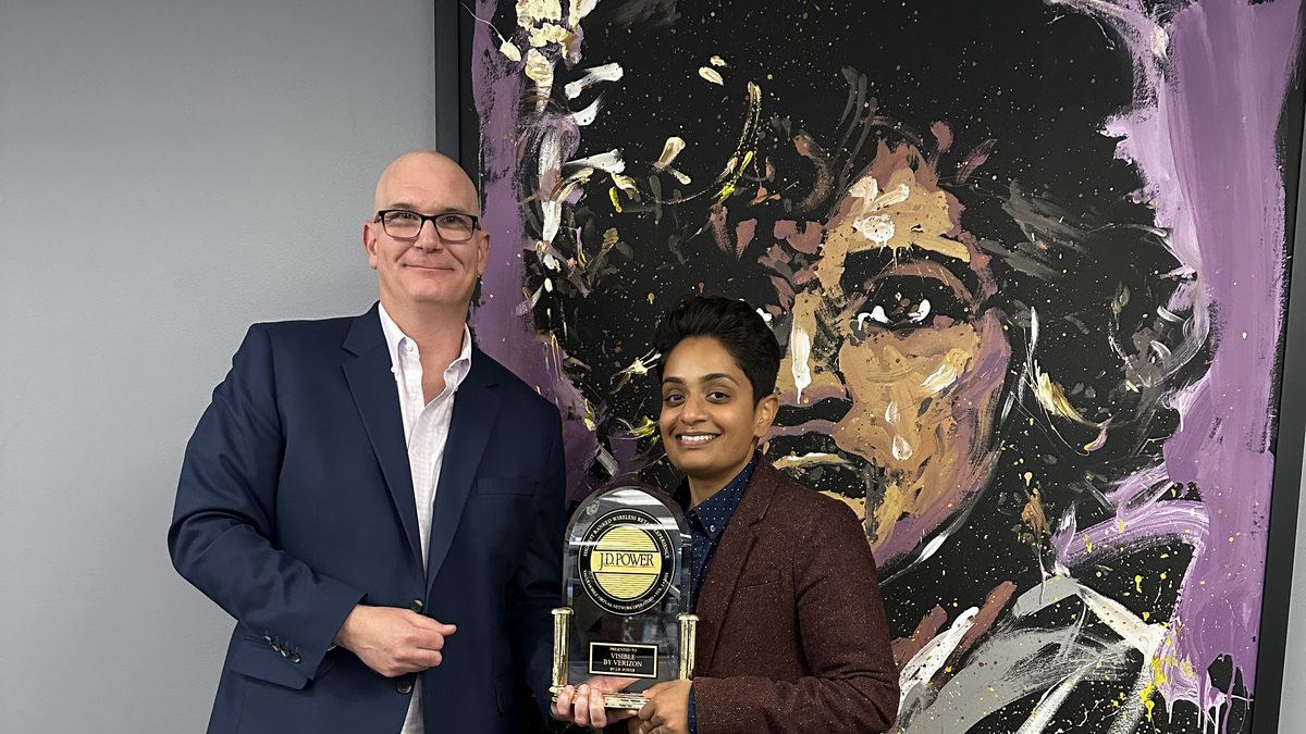Karl Ring and Heta Patel with the JD Power award for customer experience at Visible